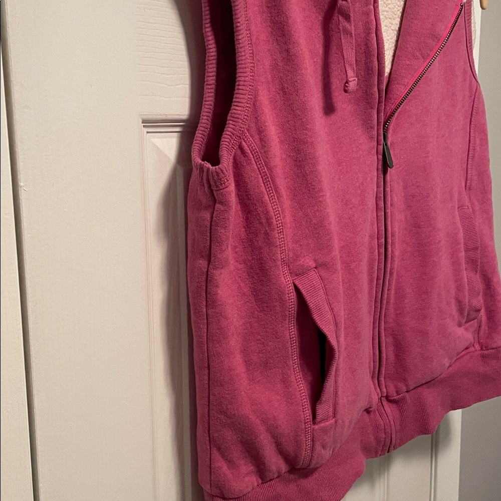 Carhartt Pink Sherpa-Lined Vest. Size Small For Women Tall - Picture 3 of 7